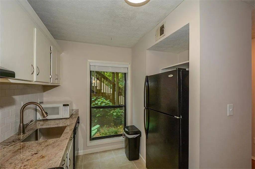 805 Woodcliff Drive Unit 805, Sandy Springs, Georgia 30350, 2 Bedrooms Bedrooms, ,1 BathroomBathrooms,Residential,Sold,805 Woodcliff Drive Unit 805,5697576