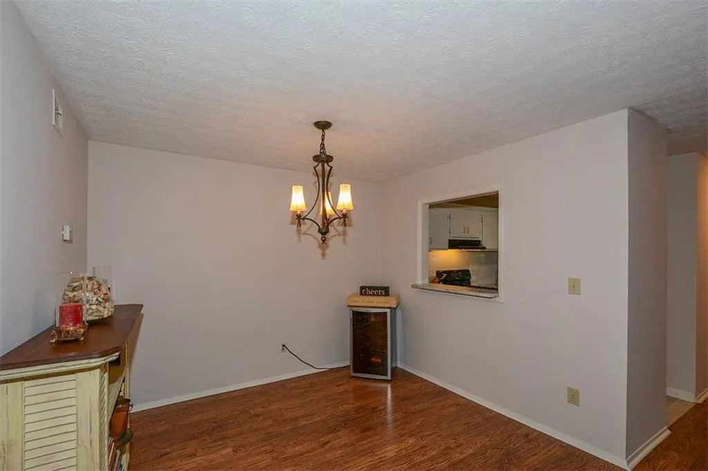 805 Woodcliff Drive Unit 805, Sandy Springs, Georgia 30350, 2 Bedrooms Bedrooms, ,1 BathroomBathrooms,Residential,Sold,805 Woodcliff Drive Unit 805,5697576