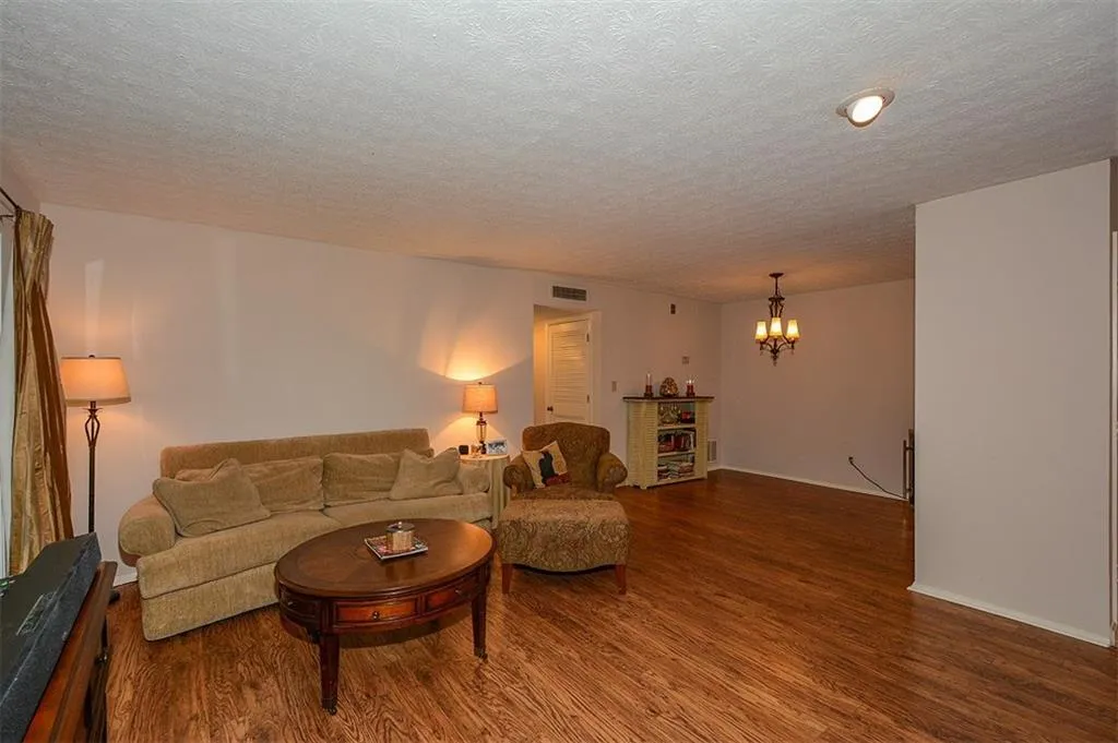 805 Woodcliff Drive Unit 805, Sandy Springs, Georgia 30350, 2 Bedrooms Bedrooms, ,1 BathroomBathrooms,Residential,Sold,805 Woodcliff Drive Unit 805,5697576