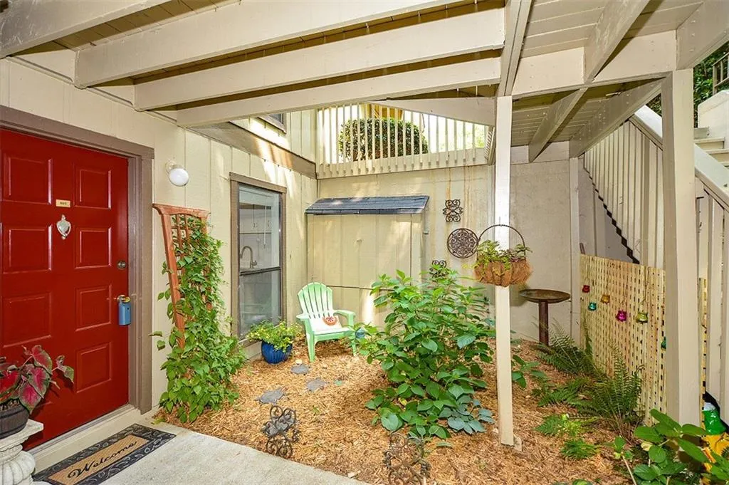 805 Woodcliff Drive Unit 805, Sandy Springs, Georgia 30350, 2 Bedrooms Bedrooms, ,1 BathroomBathrooms,Residential,Sold,805 Woodcliff Drive Unit 805,5697576