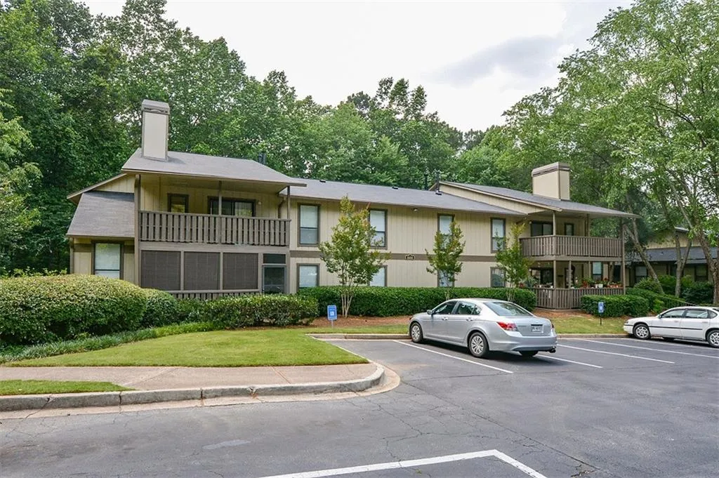 805 Woodcliff Drive Unit 805, Sandy Springs, Georgia 30350, 2 Bedrooms Bedrooms, ,1 BathroomBathrooms,Residential,Sold,805 Woodcliff Drive Unit 805,5697576