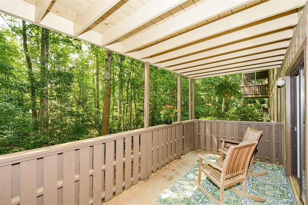 805 Woodcliff Drive Unit 805, Sandy Springs, Georgia 30350, 2 Bedrooms Bedrooms, ,1 BathroomBathrooms,Residential,Sold,805 Woodcliff Drive Unit 805,5697576