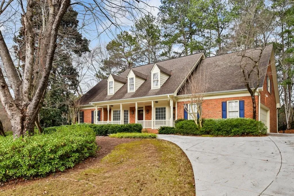 590 Spindlewick Drive, Sandy Springs, Georgia 30350, 4 Bedrooms Bedrooms, ,4 BathroomsBathrooms,Residential,Sold,590 Spindlewick Drive,6985482