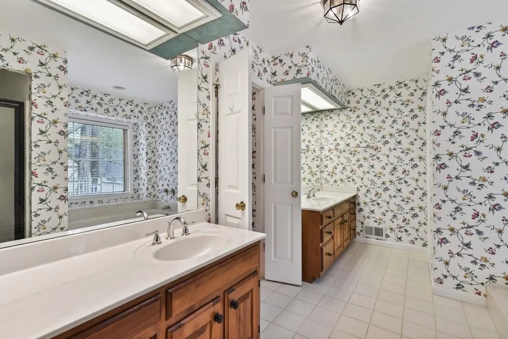 590 Spindlewick Drive, Sandy Springs, Georgia 30350, 4 Bedrooms Bedrooms, ,4 BathroomsBathrooms,Residential,Sold,590 Spindlewick Drive,6985482