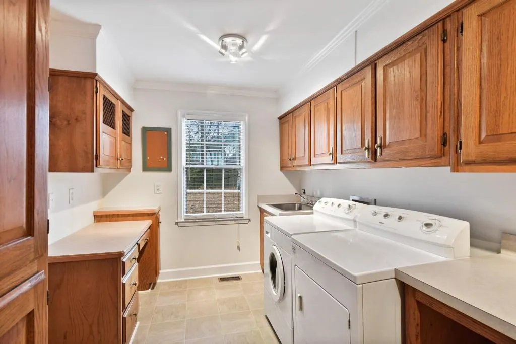 590 Spindlewick Drive, Sandy Springs, Georgia 30350, 4 Bedrooms Bedrooms, ,4 BathroomsBathrooms,Residential,Sold,590 Spindlewick Drive,6985482
