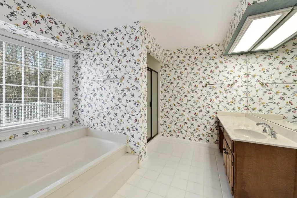 590 Spindlewick Drive, Sandy Springs, Georgia 30350, 4 Bedrooms Bedrooms, ,4 BathroomsBathrooms,Residential,Sold,590 Spindlewick Drive,6985482