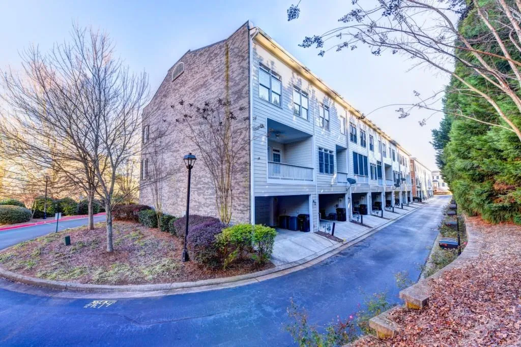 905 Persimmon Point Unit 905, Atlanta, Georgia 30328, 3 Bedrooms Bedrooms, ,2 BathroomsBathrooms,Residential,Sold,905 Persimmon Point Unit 905,6112062
