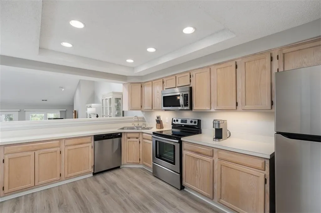 104 Dunwoody Springs Drive, Sandy Springs, Georgia 30328, 2 Bedrooms Bedrooms, ,2 BathroomsBathrooms,Residential,Sold,104 Dunwoody Springs Drive,6910025