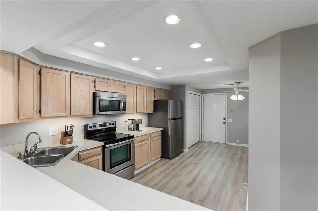 104 Dunwoody Springs Drive, Sandy Springs, Georgia 30328, 2 Bedrooms Bedrooms, ,2 BathroomsBathrooms,Residential,Sold,104 Dunwoody Springs Drive,6910025