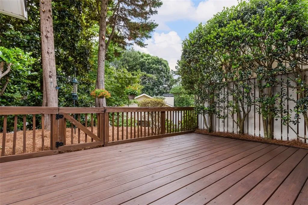 104 Dunwoody Springs Drive, Sandy Springs, Georgia 30328, 2 Bedrooms Bedrooms, ,2 BathroomsBathrooms,Residential,Sold,104 Dunwoody Springs Drive,6910025