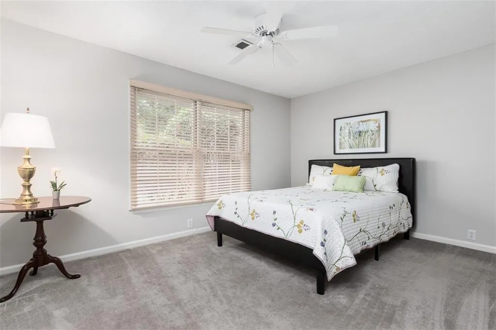 104 Dunwoody Springs Drive, Sandy Springs, Georgia 30328, 2 Bedrooms Bedrooms, ,2 BathroomsBathrooms,Residential,Sold,104 Dunwoody Springs Drive,6910025