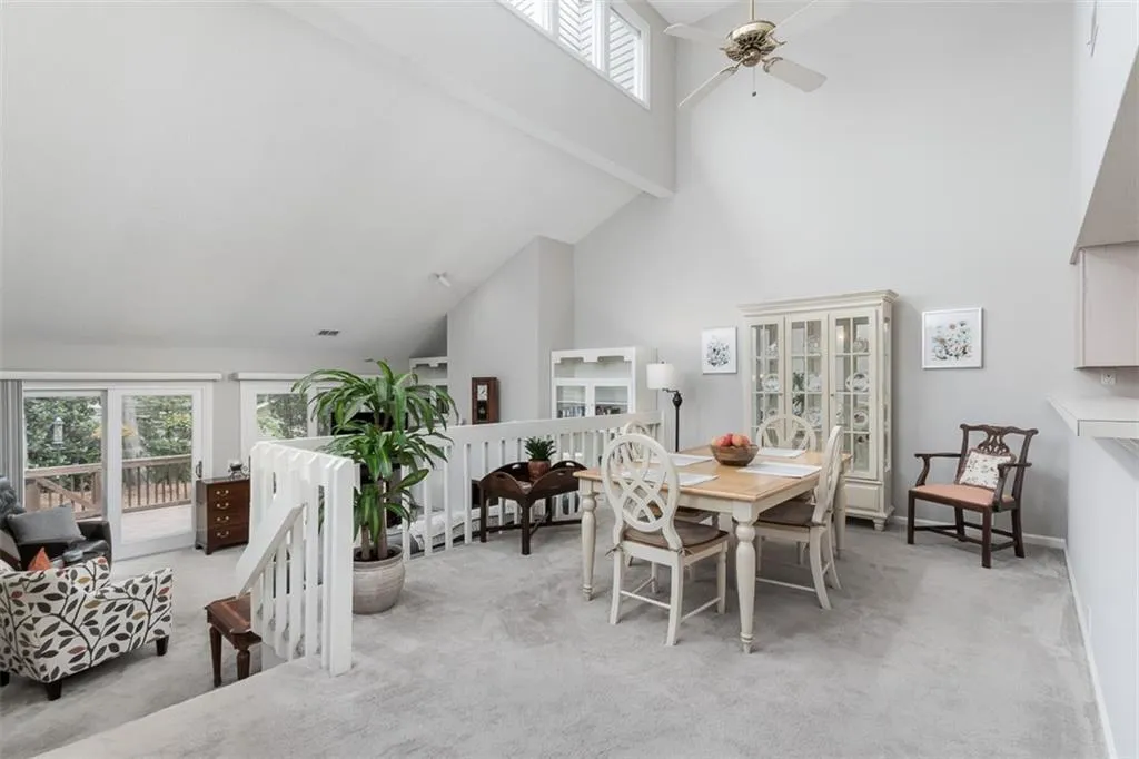104 Dunwoody Springs Drive, Sandy Springs, Georgia 30328, 2 Bedrooms Bedrooms, ,2 BathroomsBathrooms,Residential,Sold,104 Dunwoody Springs Drive,6910025