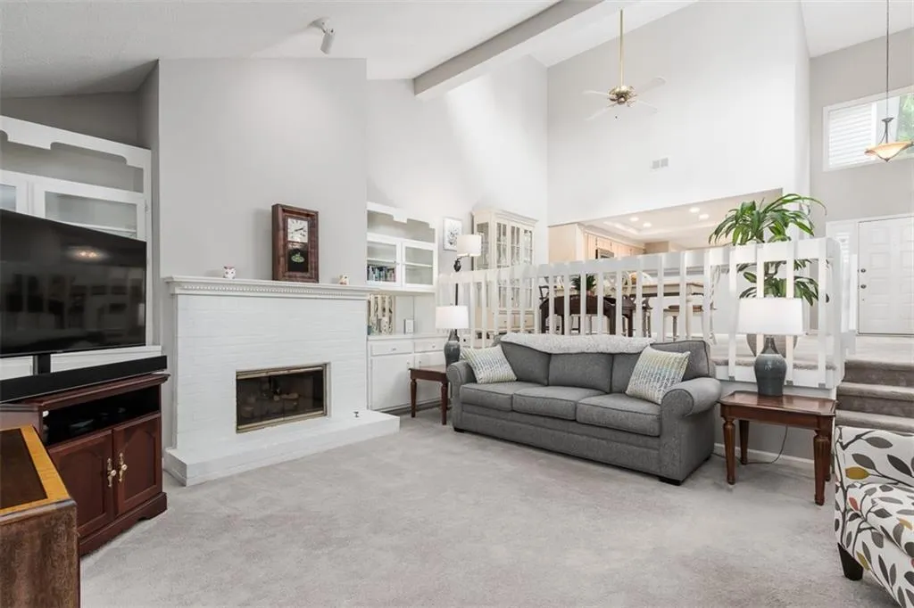 104 Dunwoody Springs Drive, Sandy Springs, Georgia 30328, 2 Bedrooms Bedrooms, ,2 BathroomsBathrooms,Residential,Sold,104 Dunwoody Springs Drive,6910025