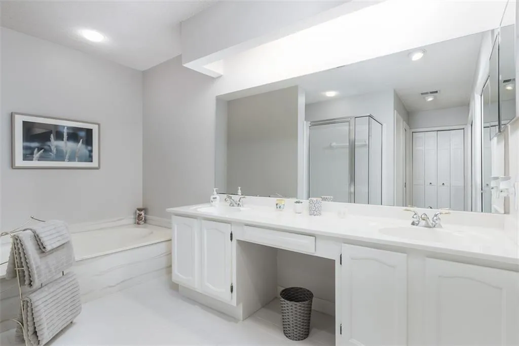 104 Dunwoody Springs Drive, Sandy Springs, Georgia 30328, 2 Bedrooms Bedrooms, ,2 BathroomsBathrooms,Residential,Sold,104 Dunwoody Springs Drive,6910025