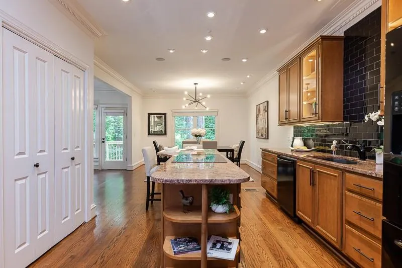 5720 Oak Landing, Sandy Springs, Georgia 30327, 3 Bedrooms Bedrooms, ,3 BathroomsBathrooms,Residential,Sold,5720 Oak Landing,6739887