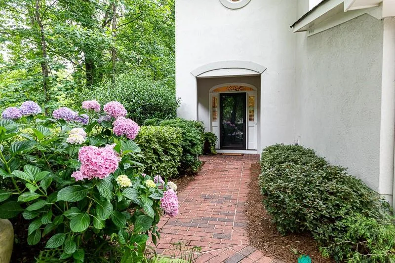 5720 Oak Landing, Sandy Springs, Georgia 30327, 3 Bedrooms Bedrooms, ,3 BathroomsBathrooms,Residential,Sold,5720 Oak Landing,6739887