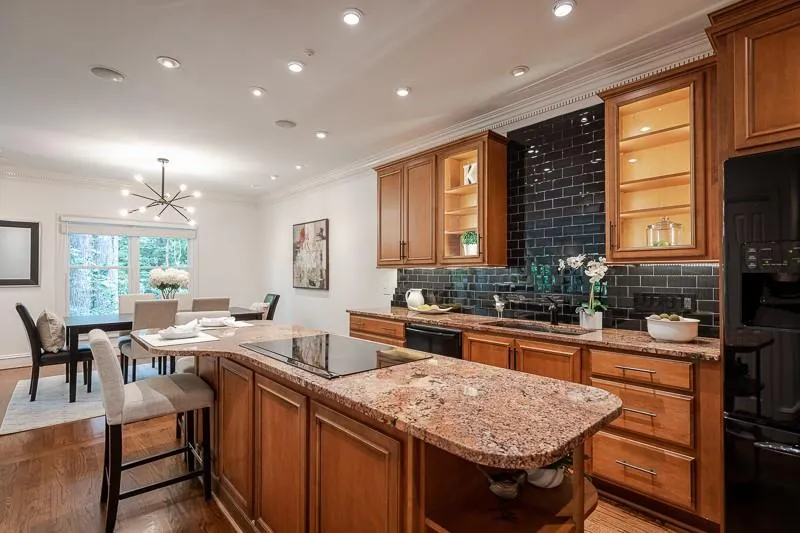 5720 Oak Landing, Sandy Springs, Georgia 30327, 3 Bedrooms Bedrooms, ,3 BathroomsBathrooms,Residential,Sold,5720 Oak Landing,6739887