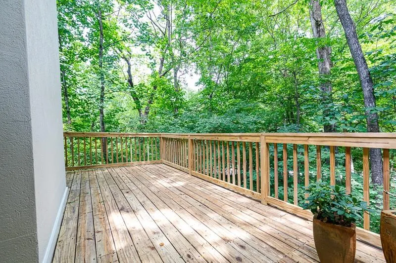 5720 Oak Landing, Sandy Springs, Georgia 30327, 3 Bedrooms Bedrooms, ,3 BathroomsBathrooms,Residential,Sold,5720 Oak Landing,6739887