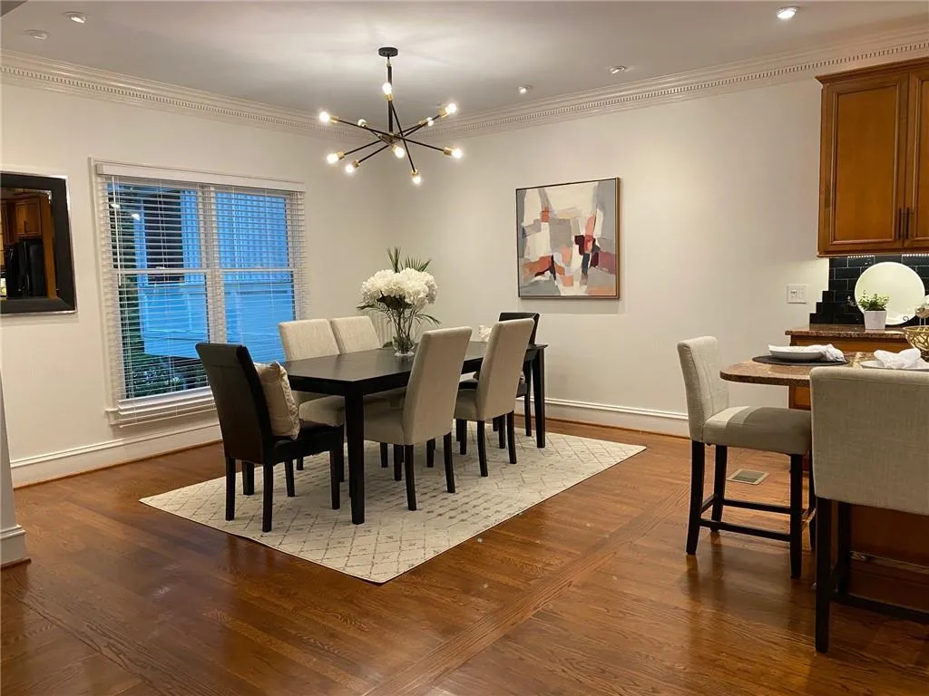 5720 Oak Landing, Sandy Springs, Georgia 30327, 3 Bedrooms Bedrooms, ,3 BathroomsBathrooms,Residential,Sold,5720 Oak Landing,6739887