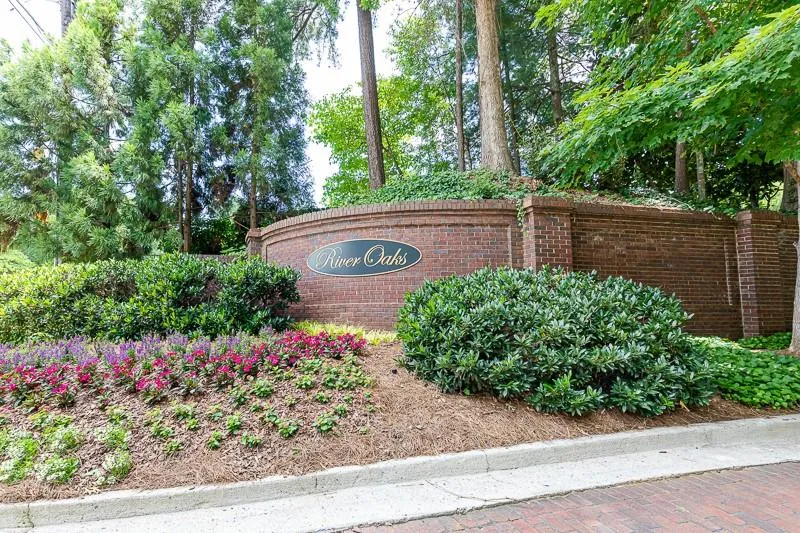 5720 Oak Landing, Sandy Springs, Georgia 30327, 3 Bedrooms Bedrooms, ,3 BathroomsBathrooms,Residential,Sold,5720 Oak Landing,6739887