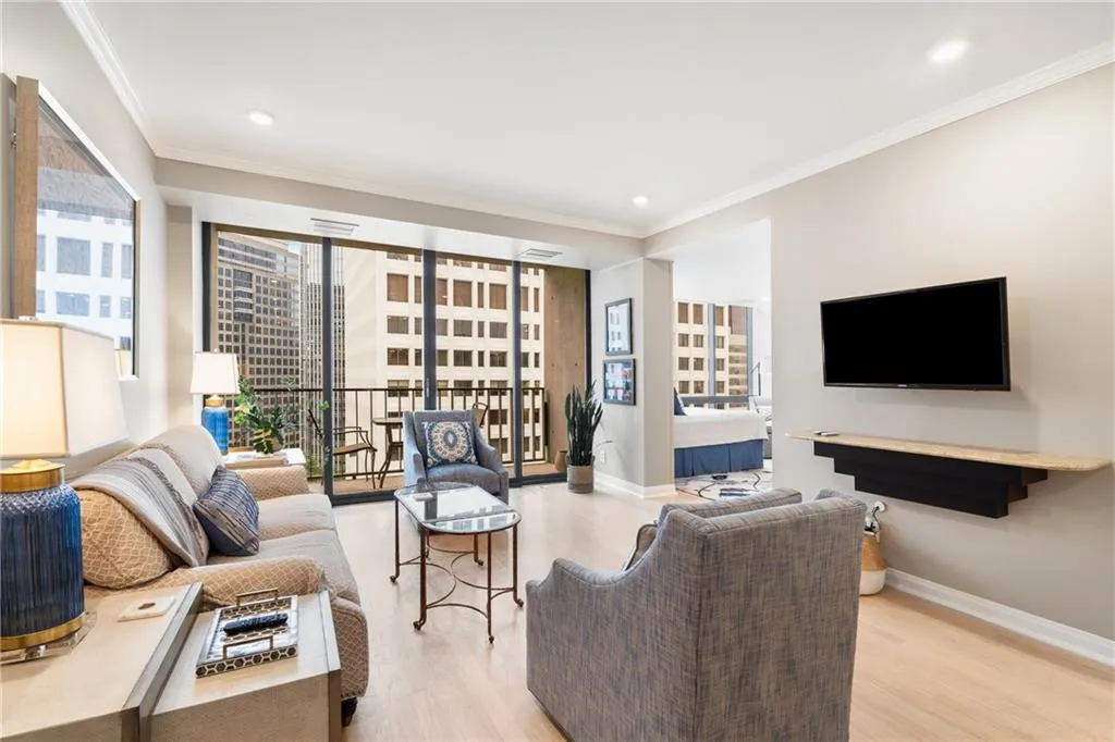145 15th Street Ne Unit 1430, Atlanta, Georgia 30309, 1 Bedroom Bedrooms, ,1 BathroomBathrooms,Residential,For Sale,145 15th Street Ne Unit 1430,7598302