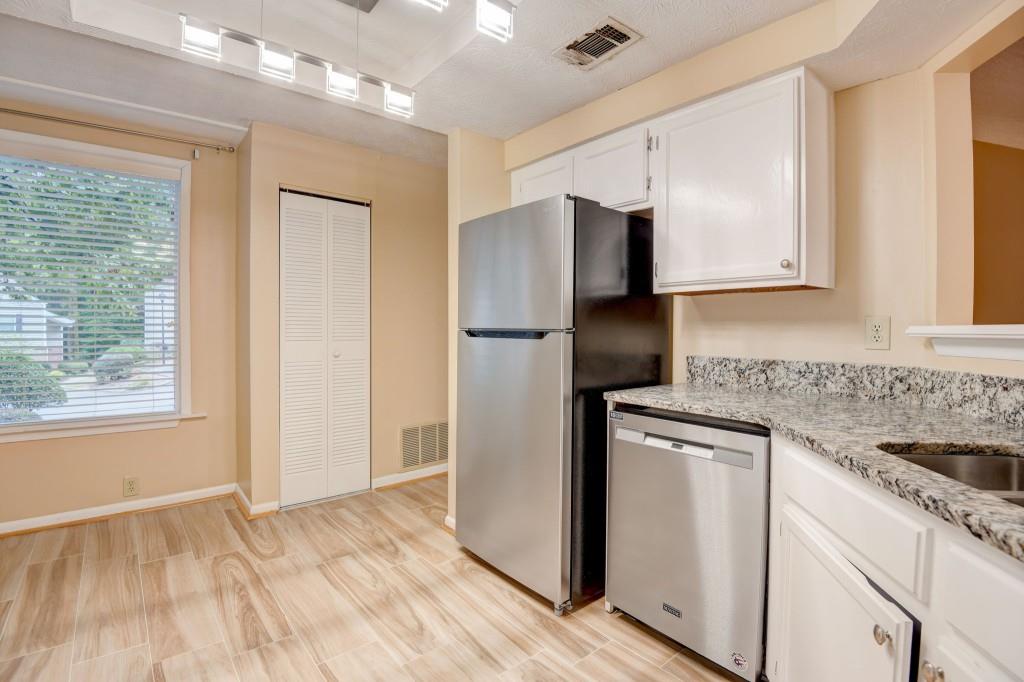 55 Dunwoody Springs Drive, Sandy Springs, Georgia 30328, 2 Bedrooms Bedrooms, ,2 BathroomsBathrooms,Residential,Sold,55 Dunwoody Springs Drive,7288774