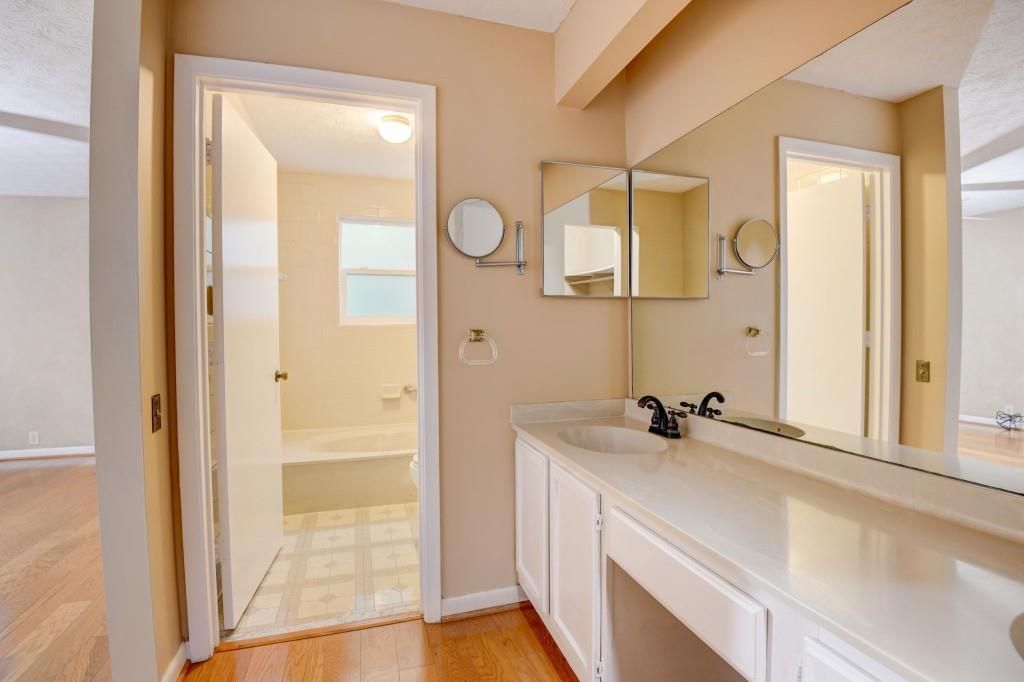 55 Dunwoody Springs Drive, Sandy Springs, Georgia 30328, 2 Bedrooms Bedrooms, ,2 BathroomsBathrooms,Residential,Sold,55 Dunwoody Springs Drive,7288774