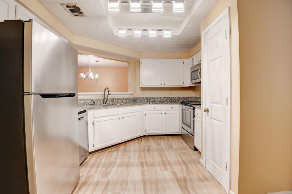 55 Dunwoody Springs Drive, Sandy Springs, Georgia 30328, 2 Bedrooms Bedrooms, ,2 BathroomsBathrooms,Residential,Sold,55 Dunwoody Springs Drive,7288774