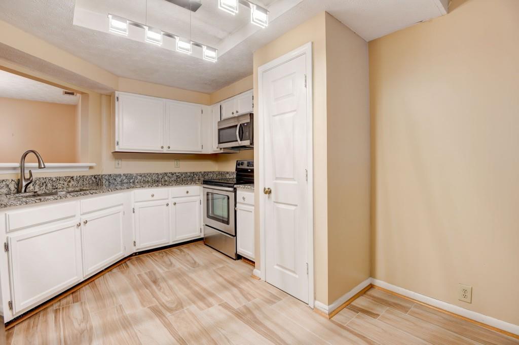 55 Dunwoody Springs Drive, Sandy Springs, Georgia 30328, 2 Bedrooms Bedrooms, ,2 BathroomsBathrooms,Residential,Sold,55 Dunwoody Springs Drive,7288774