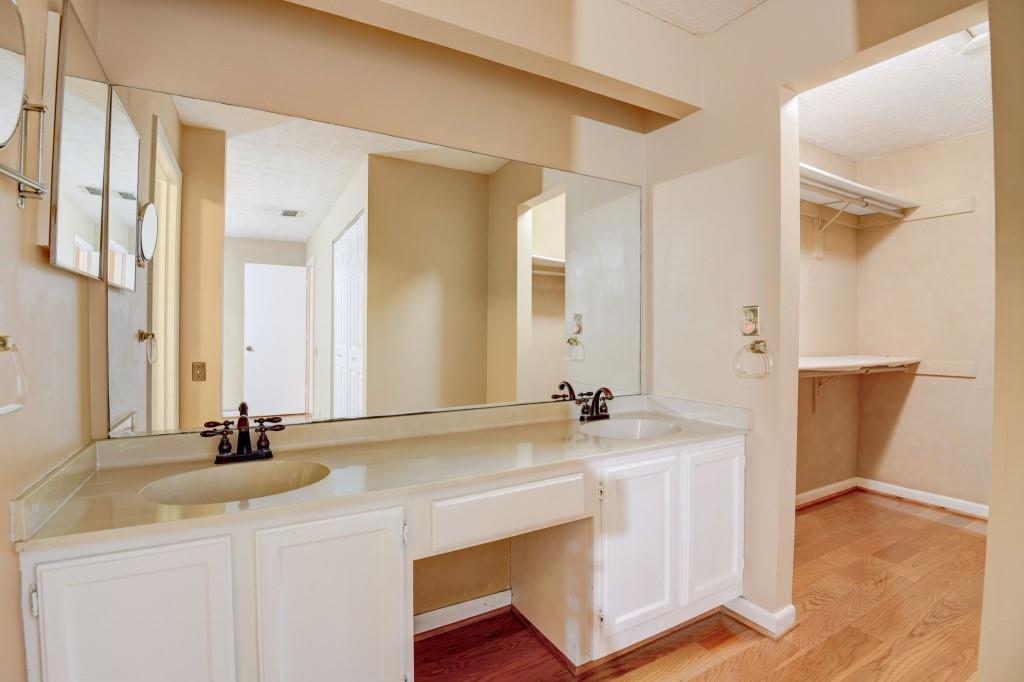 55 Dunwoody Springs Drive, Sandy Springs, Georgia 30328, 2 Bedrooms Bedrooms, ,2 BathroomsBathrooms,Residential,Sold,55 Dunwoody Springs Drive,7288774