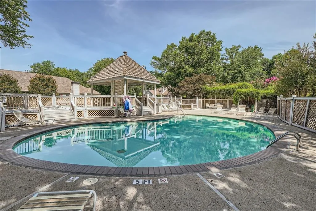 807 Abingdon Way Ne, Atlanta, Georgia 30328, 2 Bedrooms Bedrooms, ,2 BathroomsBathrooms,Residential,Sold,807 Abingdon Way Ne,7249640