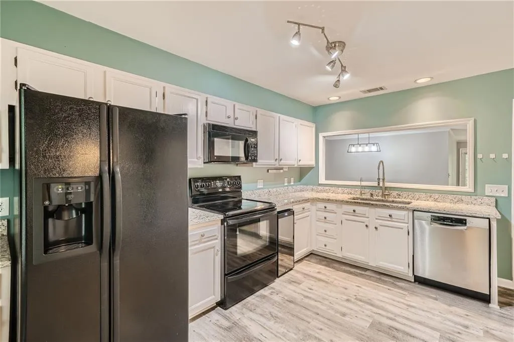 807 Abingdon Way Ne, Atlanta, Georgia 30328, 2 Bedrooms Bedrooms, ,2 BathroomsBathrooms,Residential,Sold,807 Abingdon Way Ne,7249640