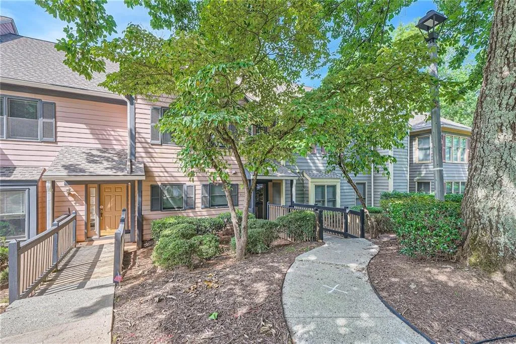 807 Abingdon Way Ne, Atlanta, Georgia 30328, 2 Bedrooms Bedrooms, ,2 BathroomsBathrooms,Residential,Sold,807 Abingdon Way Ne,7249640