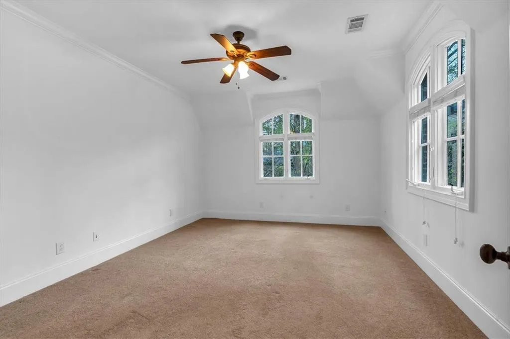 Top Floor Bedroom 4