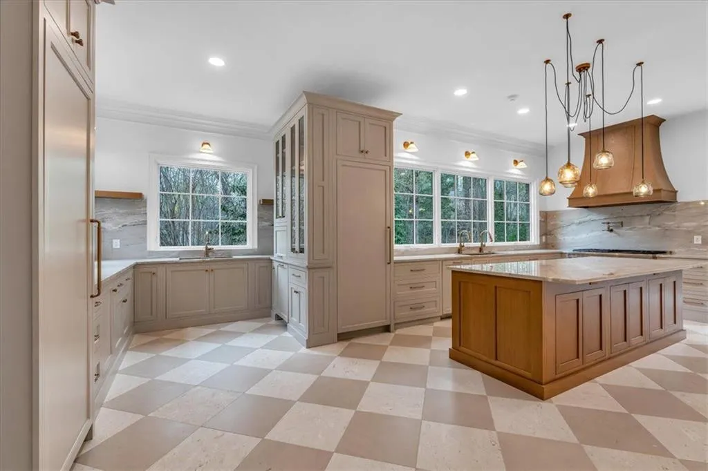 115 Mount Paran Ridge, Atlanta, Georgia 30327, 6 Bedrooms Bedrooms, ,6 BathroomsBathrooms,Residential,For Sale,115 Mount Paran Ridge,7555003