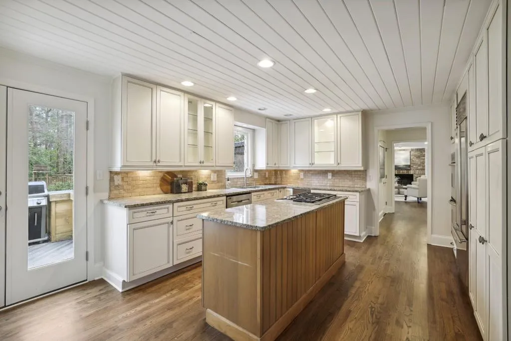 110 Seville Chase, Sandy Springs, Georgia 30328, 3 Bedrooms Bedrooms, ,2 BathroomsBathrooms,Residential,Sold,110 Seville Chase,7177798