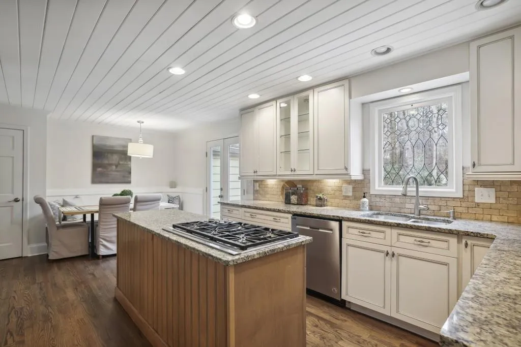 110 Seville Chase, Sandy Springs, Georgia 30328, 3 Bedrooms Bedrooms, ,2 BathroomsBathrooms,Residential,Sold,110 Seville Chase,7177798