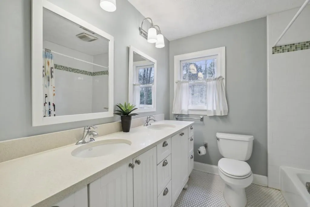 110 Seville Chase, Sandy Springs, Georgia 30328, 3 Bedrooms Bedrooms, ,2 BathroomsBathrooms,Residential,Sold,110 Seville Chase,7177798