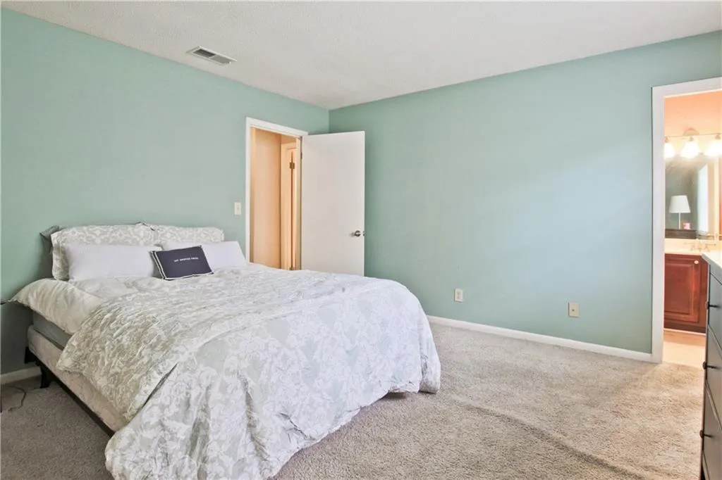 6900 Roswell Road Unit H1, Atlanta, Georgia 30328, 3 Bedrooms Bedrooms, ,2 BathroomsBathrooms,Residential,Sold,6900 Roswell Road Unit H1,5875305