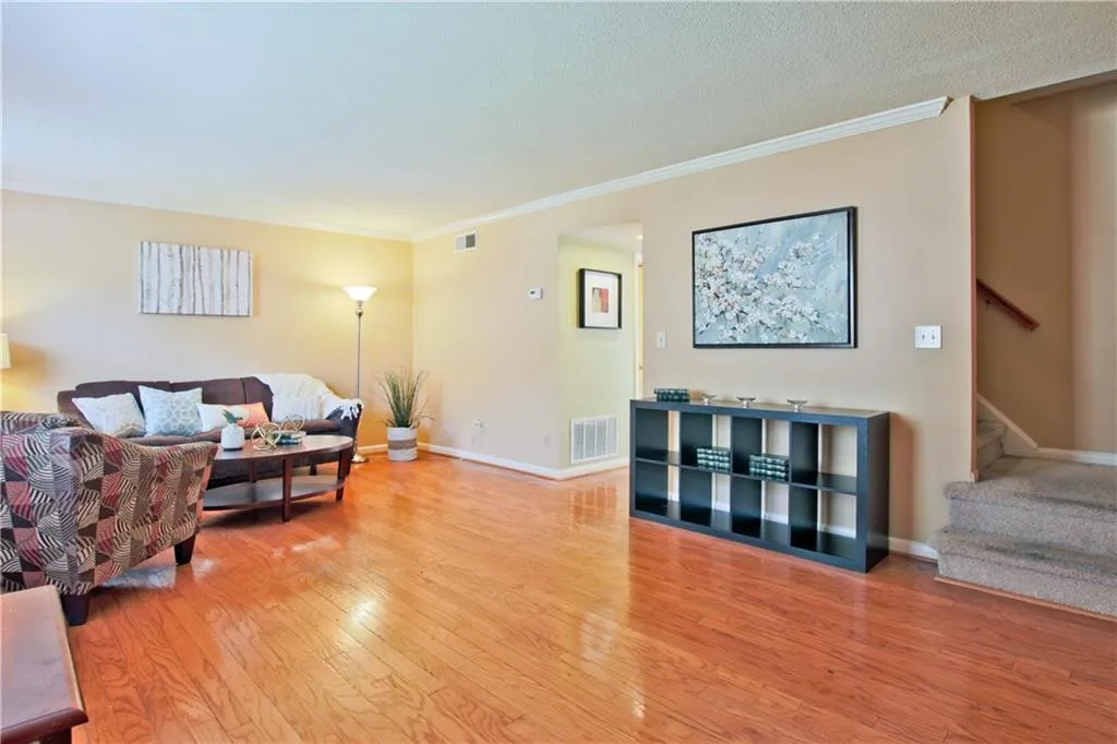 6900 Roswell Road Unit H1, Atlanta, Georgia 30328, 3 Bedrooms Bedrooms, ,2 BathroomsBathrooms,Residential,Sold,6900 Roswell Road Unit H1,5875305