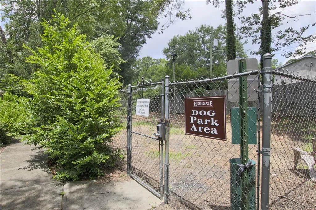 6900 Roswell Road Unit H1, Atlanta, Georgia 30328, 3 Bedrooms Bedrooms, ,2 BathroomsBathrooms,Residential,Sold,6900 Roswell Road Unit H1,5875305