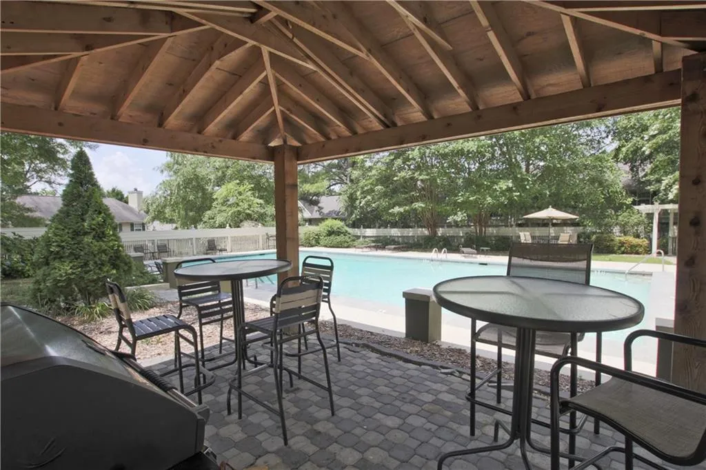 6900 Roswell Road Unit H1, Atlanta, Georgia 30328, 3 Bedrooms Bedrooms, ,2 BathroomsBathrooms,Residential,Sold,6900 Roswell Road Unit H1,5875305