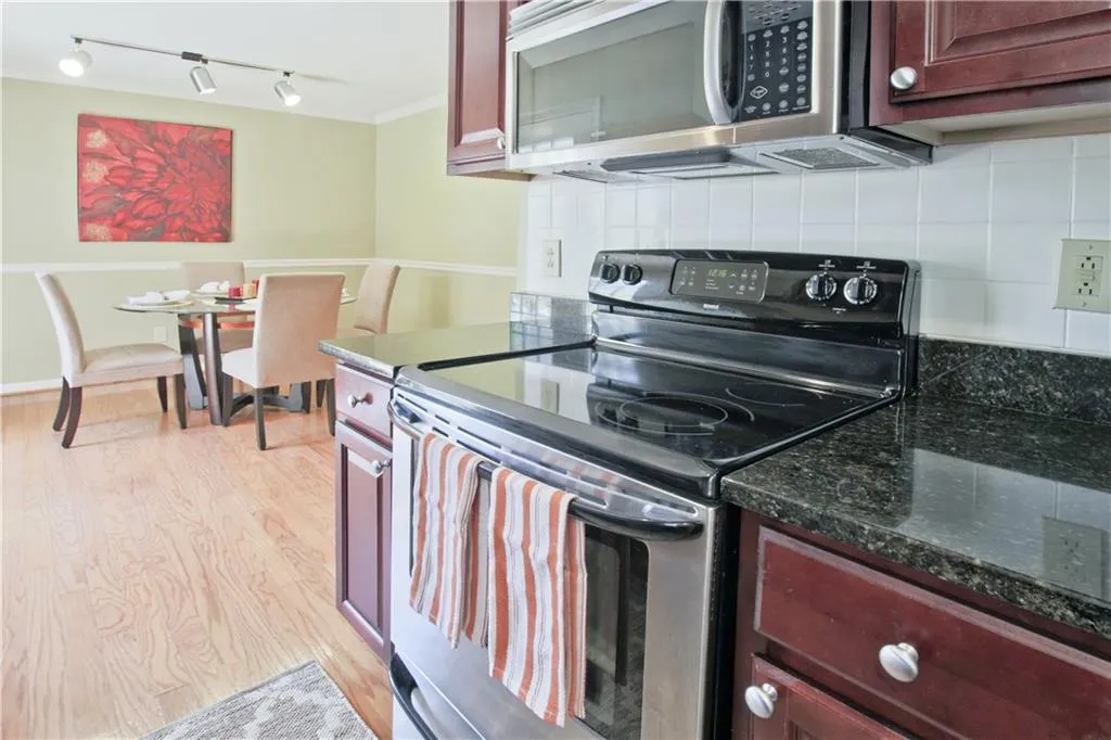 6900 Roswell Road Unit H1, Atlanta, Georgia 30328, 3 Bedrooms Bedrooms, ,2 BathroomsBathrooms,Residential,Sold,6900 Roswell Road Unit H1,5875305