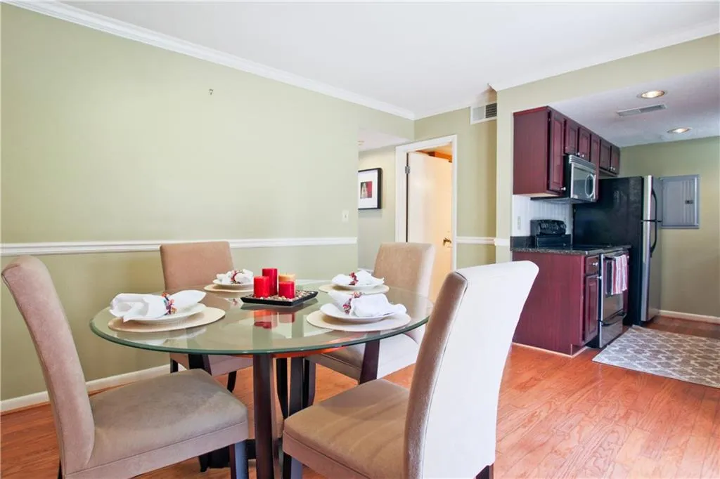 6900 Roswell Road Unit H1, Atlanta, Georgia 30328, 3 Bedrooms Bedrooms, ,2 BathroomsBathrooms,Residential,Sold,6900 Roswell Road Unit H1,5875305