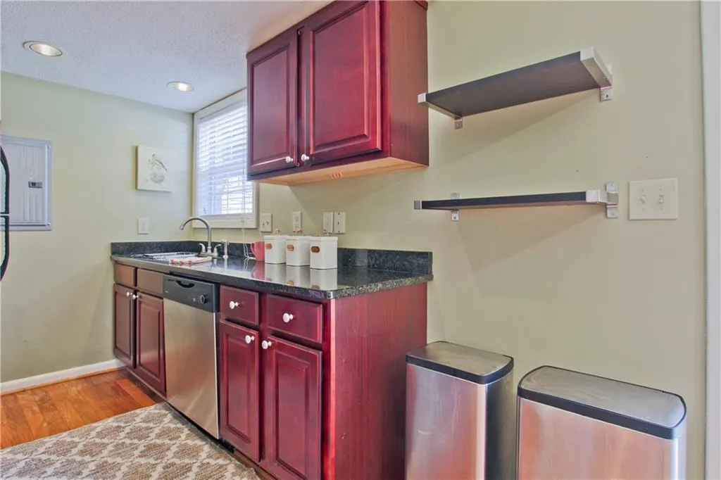 6900 Roswell Road Unit H1, Atlanta, Georgia 30328, 3 Bedrooms Bedrooms, ,2 BathroomsBathrooms,Residential,Sold,6900 Roswell Road Unit H1,5875305
