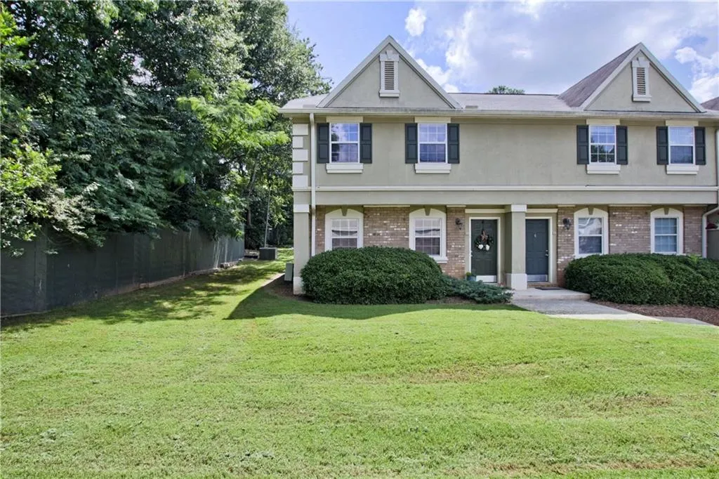 6900 Roswell Road Unit H1, Atlanta, Georgia 30328, 3 Bedrooms Bedrooms, ,2 BathroomsBathrooms,Residential,Sold,6900 Roswell Road Unit H1,5875305