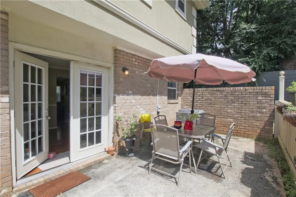 6900 Roswell Road Unit H1, Atlanta, Georgia 30328, 3 Bedrooms Bedrooms, ,2 BathroomsBathrooms,Residential,Sold,6900 Roswell Road Unit H1,5875305