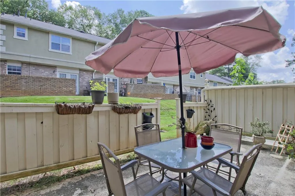 6900 Roswell Road Unit H1, Atlanta, Georgia 30328, 3 Bedrooms Bedrooms, ,2 BathroomsBathrooms,Residential,Sold,6900 Roswell Road Unit H1,5875305