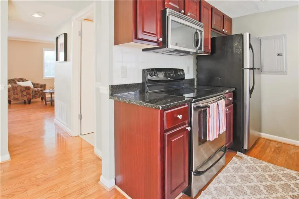 6900 Roswell Road Unit H1, Atlanta, Georgia 30328, 3 Bedrooms Bedrooms, ,2 BathroomsBathrooms,Residential,Sold,6900 Roswell Road Unit H1,5875305