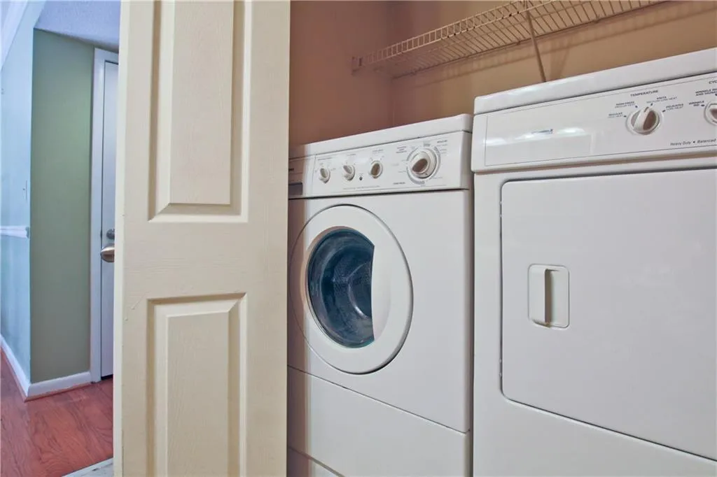 6900 Roswell Road Unit H1, Atlanta, Georgia 30328, 3 Bedrooms Bedrooms, ,2 BathroomsBathrooms,Residential,Sold,6900 Roswell Road Unit H1,5875305